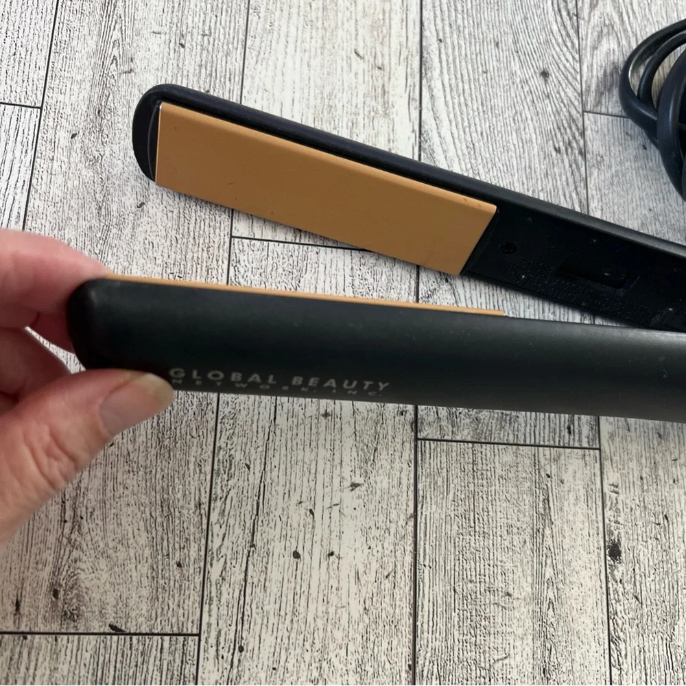 Chi Global Beauty Ceramic 1” Flat Iron Hair Straightener-Works